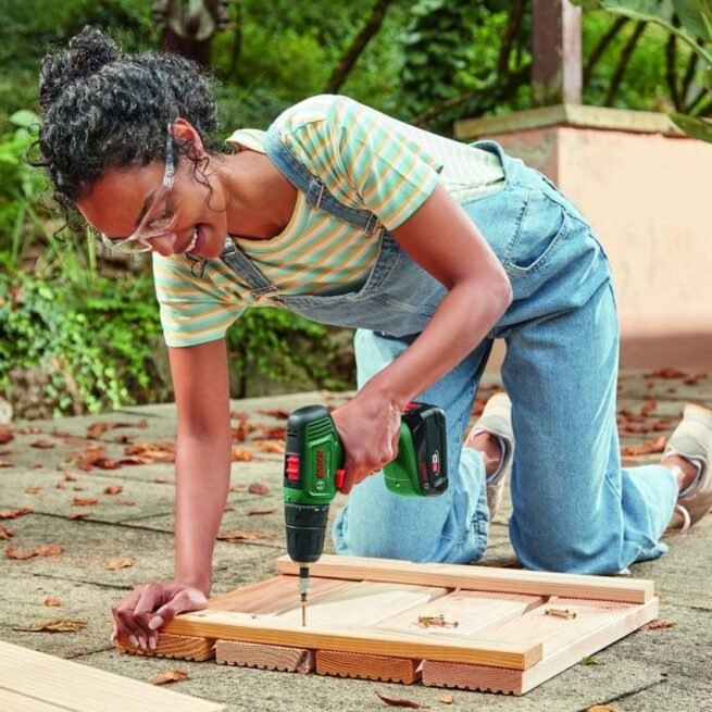 Berbequim BOSCH Easydrill 18V-40 (2X 2,0Ah) + Al18V-20