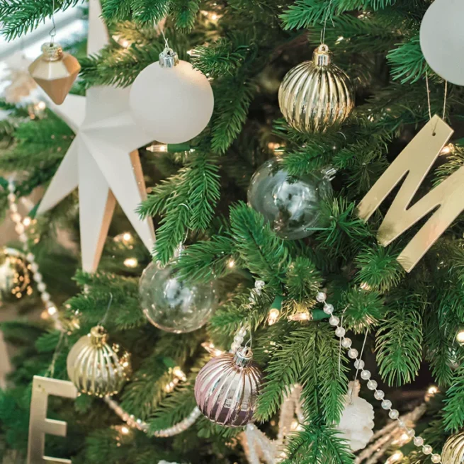 Árvore de Natal Retrátil + 132 Enfeites de Brinde